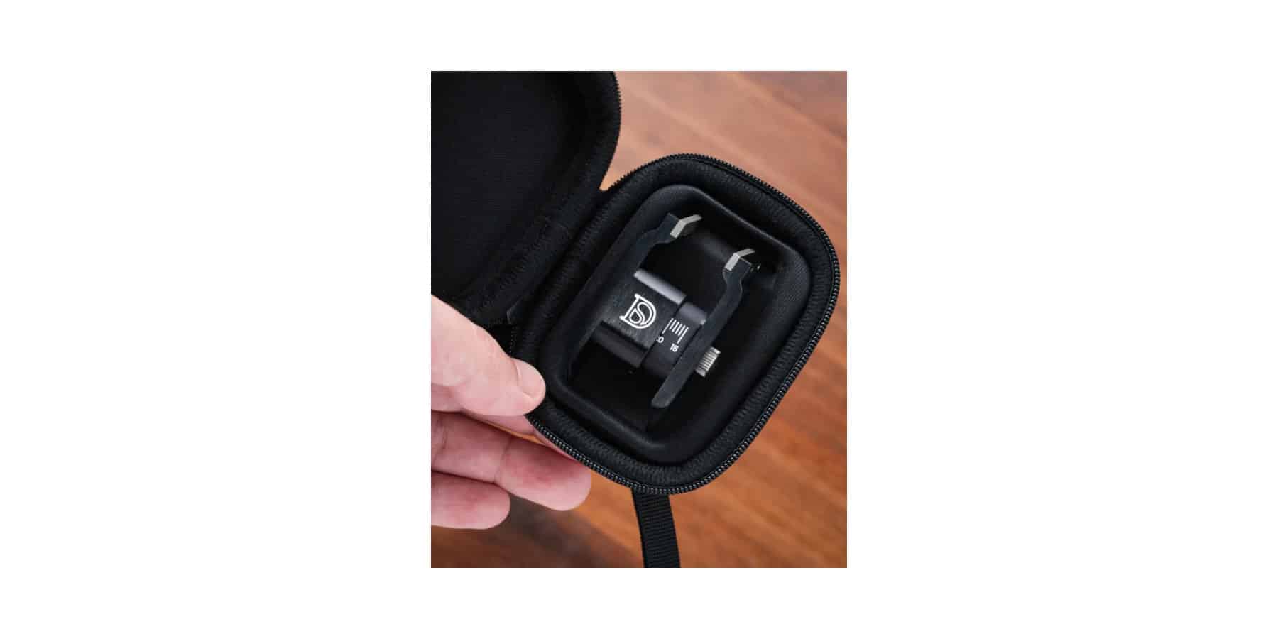Delugs tool for removing your watch strap - Image 3