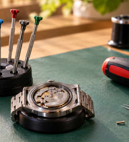 Atelier d’horloger et mouvement mécanique